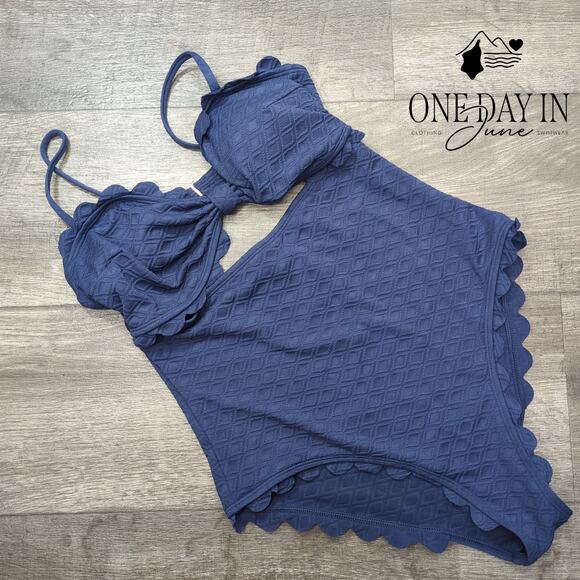 Cupshe Scallop Textured Cut Out One Piece Swimsuit Size M - Picture 3 of 7